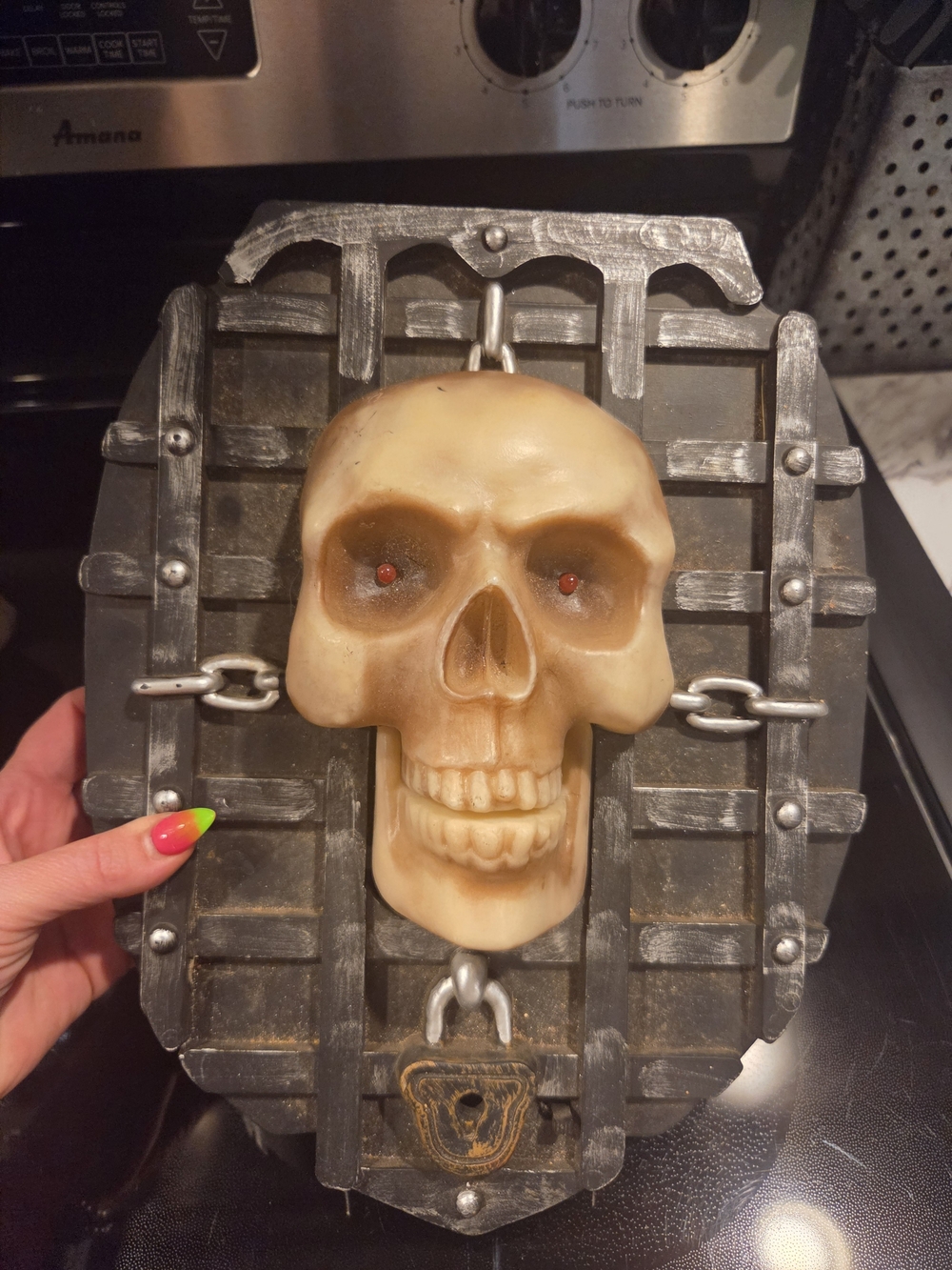 Singing Skull Wall Plaque